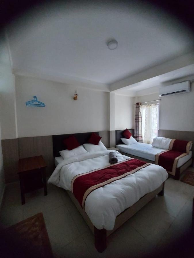Om Bramha Hotel Катманду Екстериор снимка