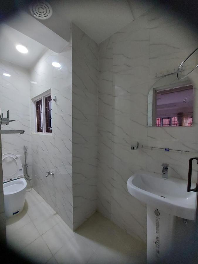 Om Bramha Hotel Катманду Екстериор снимка