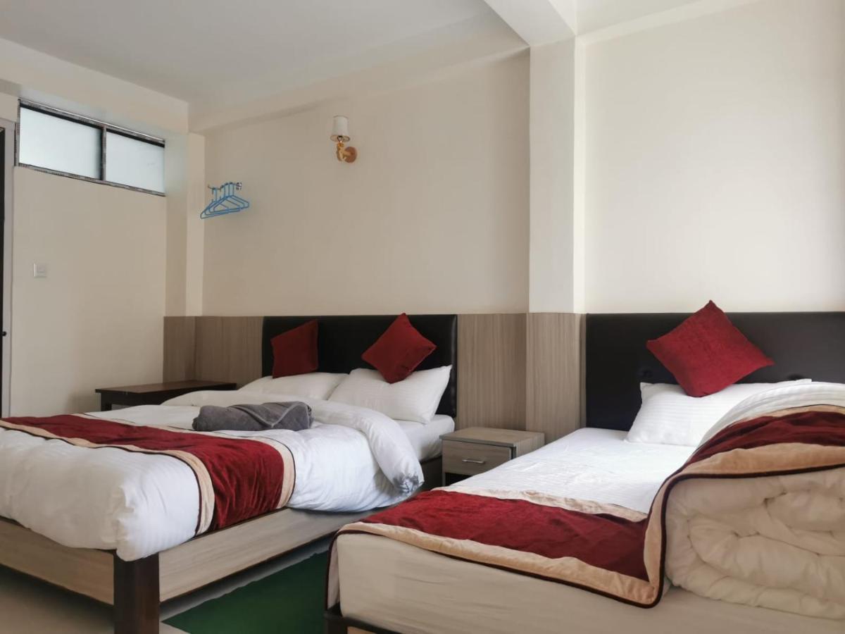 Om Bramha Hotel Катманду Екстериор снимка