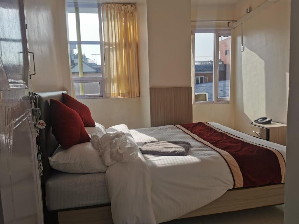 Om Bramha Hotel Катманду Екстериор снимка