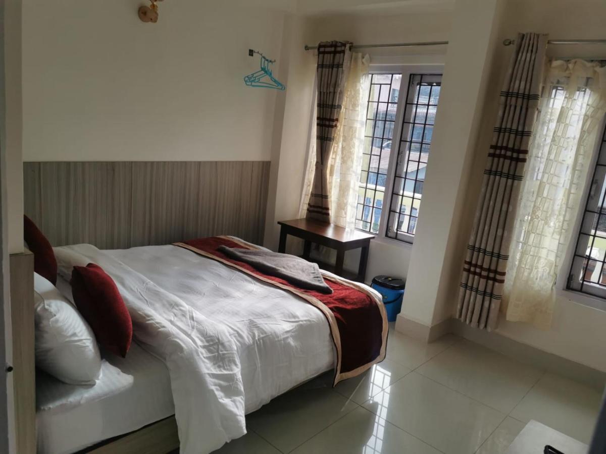 Om Bramha Hotel Катманду Екстериор снимка