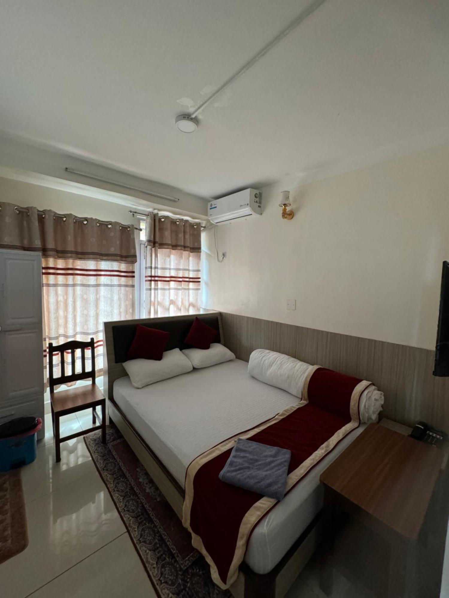 Om Bramha Hotel Катманду Екстериор снимка